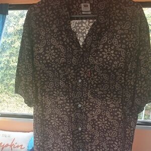 Levi's Black Casual Button Down Shirt with Intricate Pattern